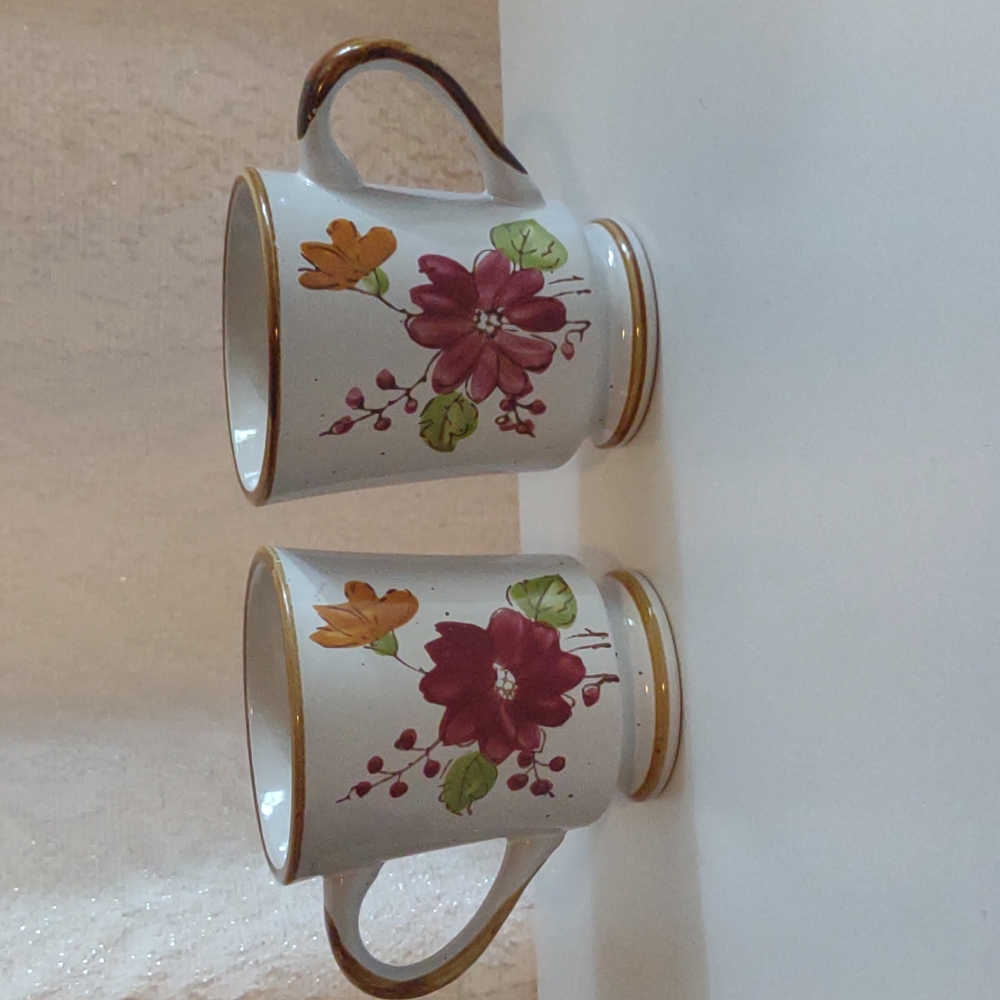 A set of 2 Vintage 1970s Stonecrest tea cups